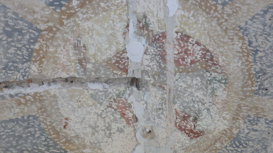 Detail výmalby klenby po odkrytí druhotných maleb