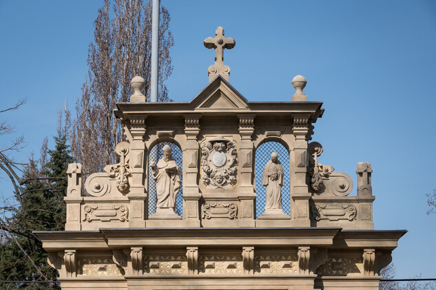 Hrobka řádu augustiniánů v Brně, vstupní branka