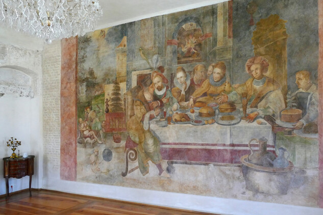 Malba na stěně v interiéru