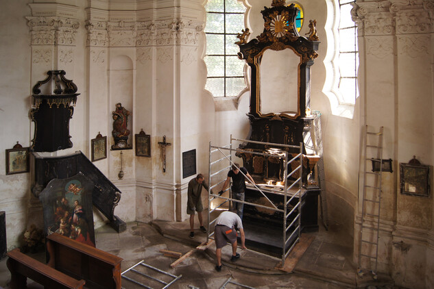 Kaple v zámku v průběhu restaurování