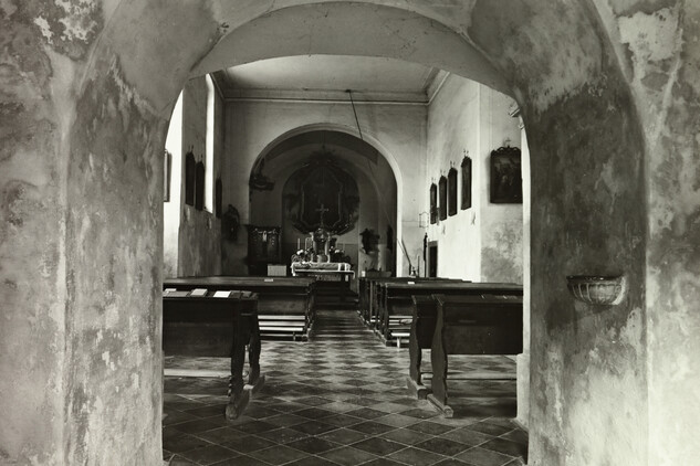 Historická fotografie interiéru kostela
