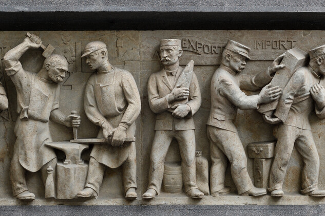 Karel Dvořák, reliéf pražské pobočky Brněnské banky, Průmysl, 1923–1924, foto: R. Polášek