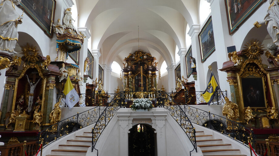 Kostel sv. Václava - presbytář po obnově