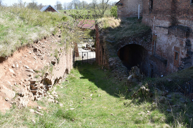 Kurtina IV. - III., dělová rampa bastionu IV. a část aprovizačních chodeb – před obnovou, 2020