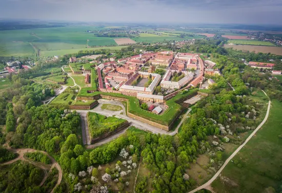 Celkový pohled na pevnost Josefov od východu