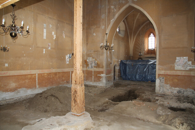 Kostel sv. Kříže v Javorníku – před obnovou, sondážní průzkum