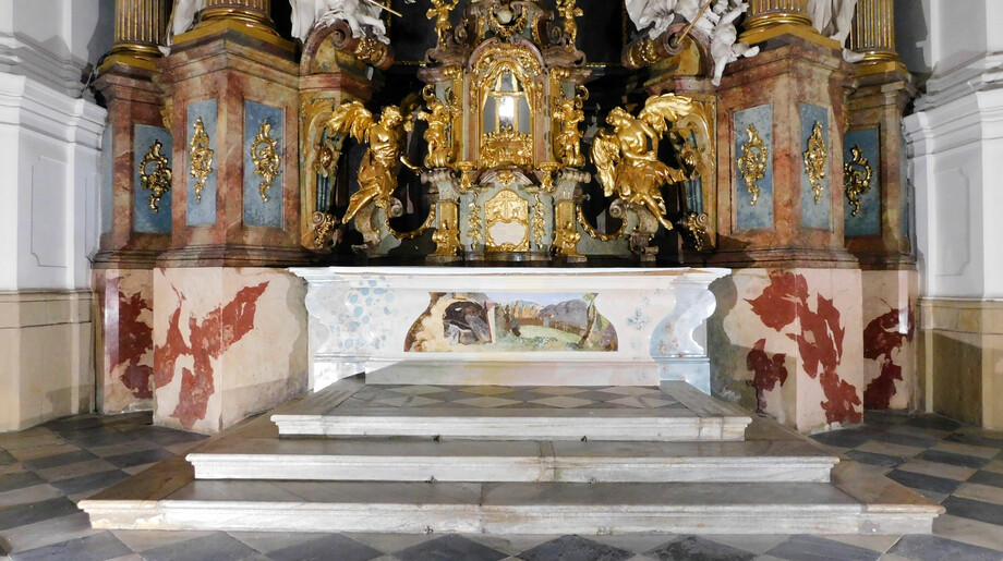 Hlavní oltář v kostele sv. Tomáše v Brně po restaurování