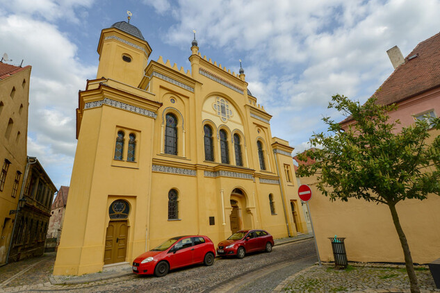  Synagoga a dům č. p. 200 v Žatci – pohled na synagogu od severozápadu