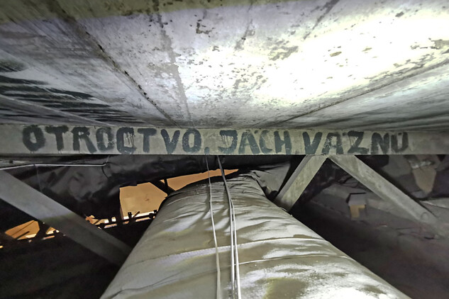 Nápis z doby výstavby v krovu