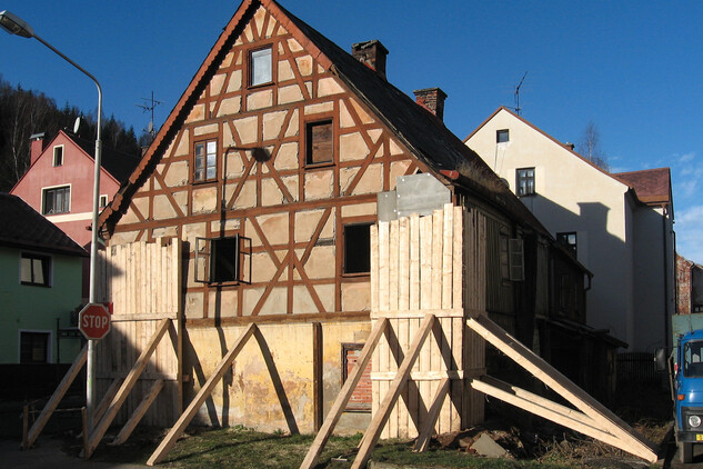 Historický dům v Kraslicích, statické zajištění, 2006