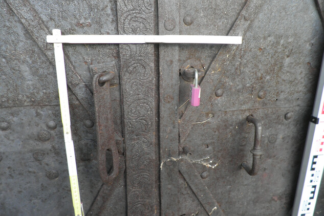 Detail odcizených dveří, 2013