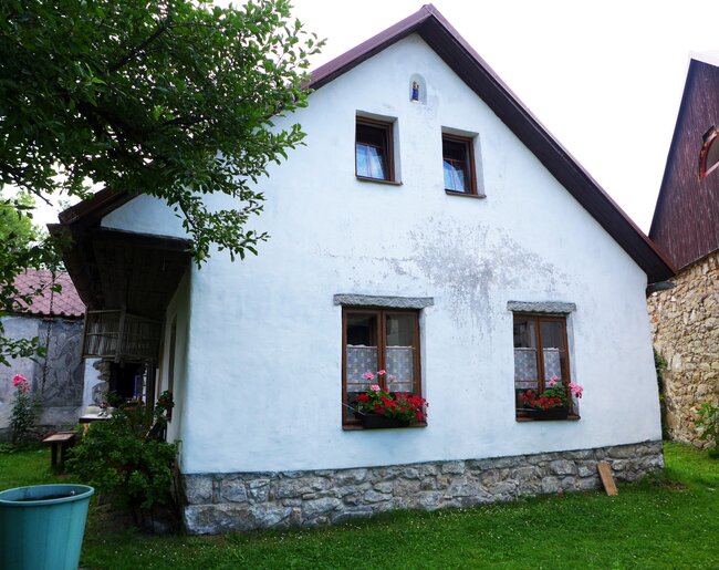 Klatovec, venkovský dům čp. 26 s ateliérem Míly Doleželové a Jiřího Mareše | © Marie Veselá, 2018