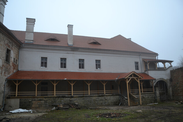 Východní průčelí západního křídla, 2023