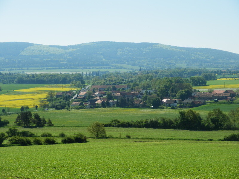 Lážovice, v pozadí Brdy Lážovice, v pozadí Brdy