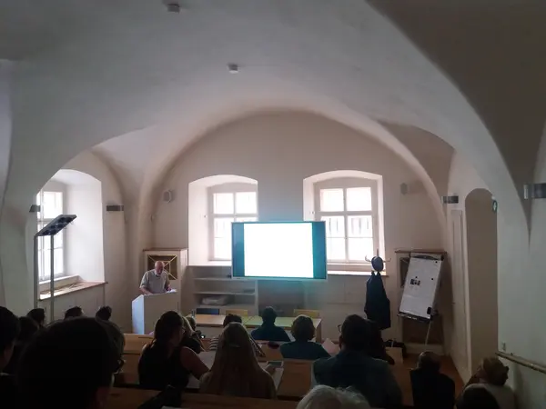 p-edn-ka-profesora-eike-gringmuth-dallmera-zaplnila-s-l-v-liliov