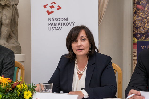 Generální ředitelka NPÚ Naďa Goryczová na setkání s novináři.