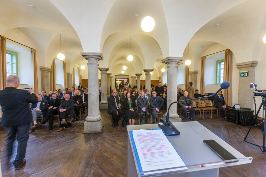 Centrum studijních pobytů v Českém Krumlově Centrum studijních pobytů v Českém Krumlově