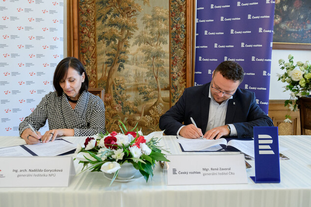 Podpis deklarace o spolupráci NPÚ s Českým rozhlasem | © Zdroj: Český rozhlas, nepodléhá Creative Commons