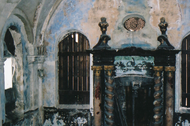 Synagoga v Jičíně před restaurováním (2003)