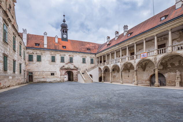 Exteriér zámku Uherčice