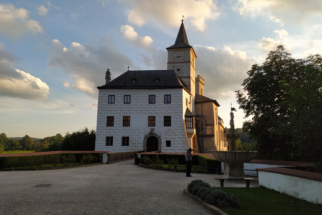 Památkám vdechují život právě jejich návštěvníci, bez nich působí opuštěně – hrad Rožmberk (foto K. Dryáková)