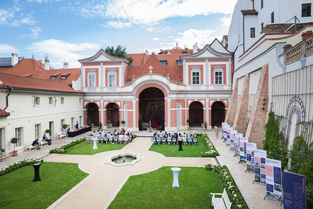 Setkání v zahradách pod Pražským hradem - zahájení výstavy