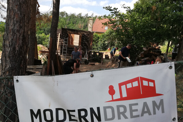 3. Demontáž srubu: musel ustoupit stavbě nového rodinného domu