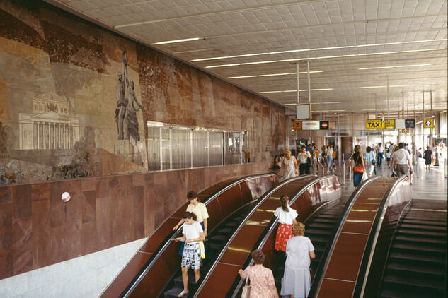 Stanice Anděl, horní vestibul, foto 80. léta (archiv Metrostavu)