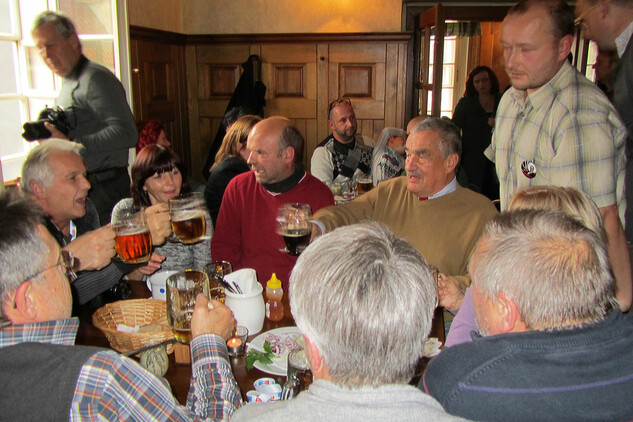 Neformální setkání Karla Schwarzenberga se zaměstnanci zámku Český Krumlov, 2013
