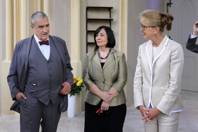 Karel Schwarzenberg na slavnostním otevření Novogotického templu za přítomnosti velvyslankyně Norského království v České republice Siri Ellen Sletner, generální ředitelky Národního památkového ústavu Nadi Goryczkové a dalších čestných hostů, 2017