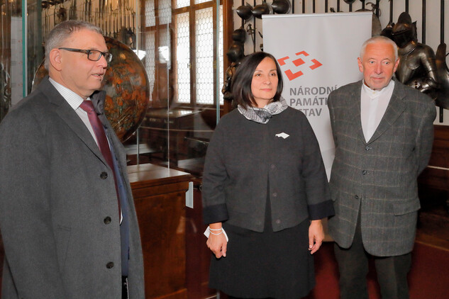 Ministr kultury Lubomír Zaorálek, generální ředitelka NPÚ Naďa Goryczková a vimperský historik Ladislav Čepička