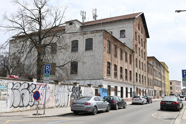 Srostlice továrních objektů M. Kohna na ulici Vlhké | © NPÚ