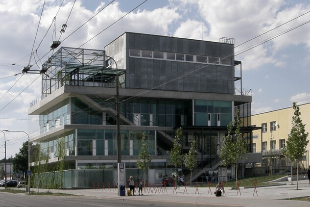 Komunitní centrum Máj, České Budějovice,  A. Barcala čp. 1791, č.o. 40, autoři: SLLA Architects: Miriam Lišková, Michal Sulo, realizované v letech 2012-2014