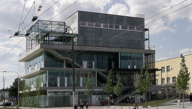 Komunitní centrum Máj, České Budějovice,  A. Barcala čp. 1791, č.o. 40, autoři: SLLA Architects: Miriam Lišková, Michal Sulo, realizované v letech 2012-2014