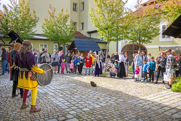 Dei Gratia, středověká hudba