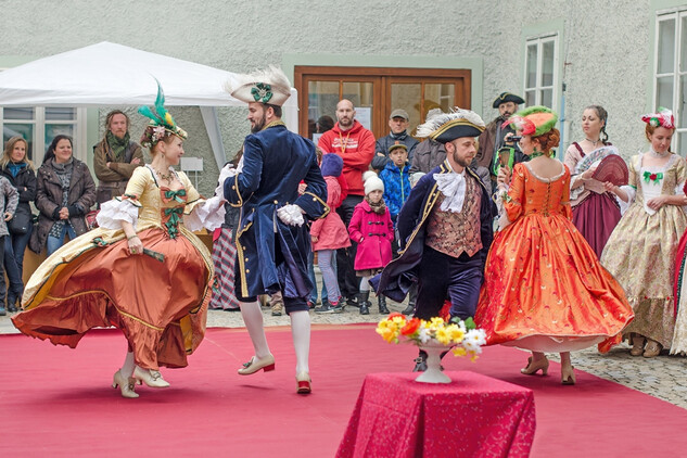 Barokní den U Ferusů, 22. 4. 2017, ukázky barokních tanců - skupina Campanello, foto J. Sajtlová