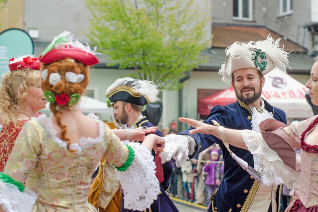 Barokní den U Ferusů, 22. 4. 2017, ukázky barokních tanců - skupina Campanello, foto J. Sajtlová