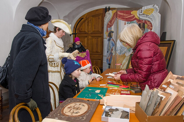 Barokní den U Ferusů, 22. 4. 2017, dílna intarzie s Nellou Larikovou, foto J. Sajtlová