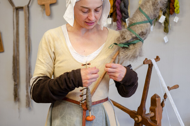 Historická řemesla Danar, přadlena, foto J. Sajtlová