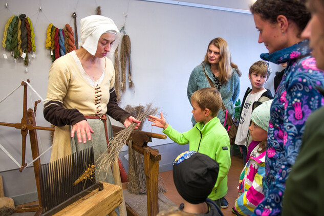 Historická řemesla Danar, přadlena, foto J. Sajtlová