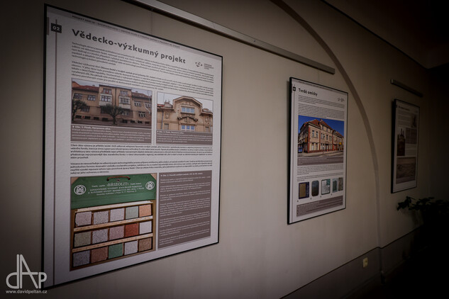 Vernisáž výstavy Tradice v detailech. Fasády z tvrdých omítek 1. poloviny 20. století, 30. října 2025, foto David Peltán.