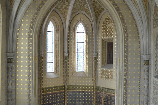 Interiér kostela sv. Rodiny, České Budějovice
