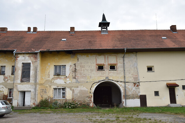 Milenovice - východní renesanční křídlo s věží | © NPÚ ÚOP ČB