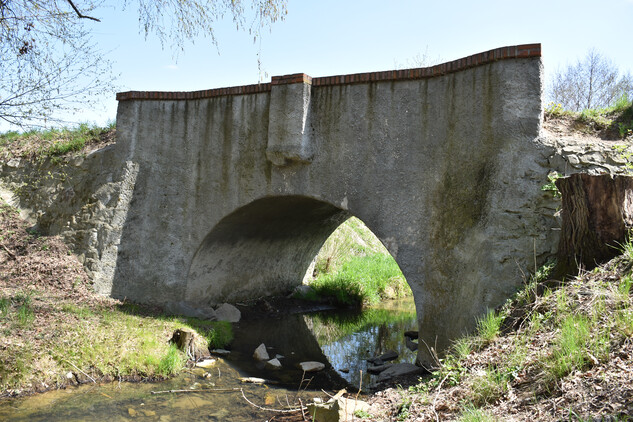 Dub u Prachatic, soubor dvou mostů se sochou sv. Jana Nepomuckého, č.ÚSKP 107106