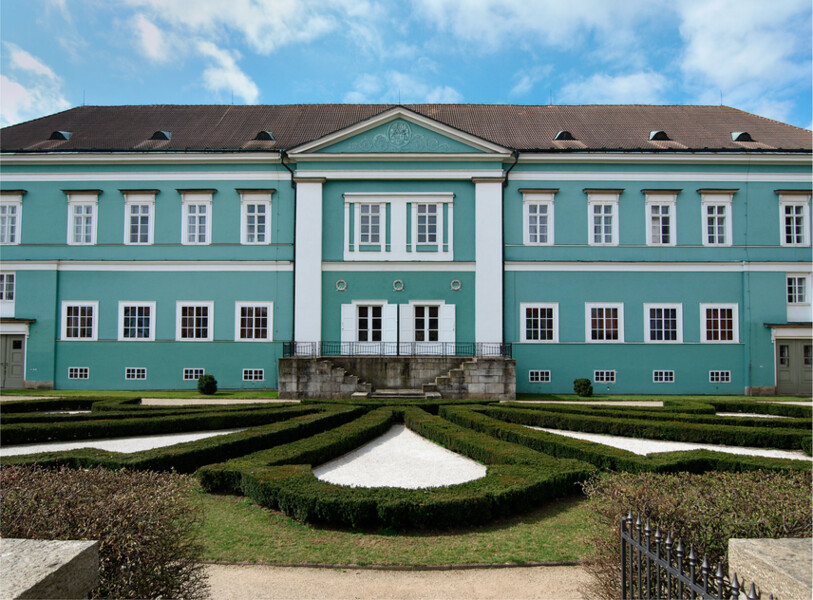 Státní zámek Dačice, hlavní průčelí