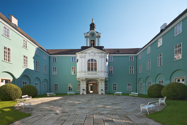 Státní zámek Dačice, nádvoří