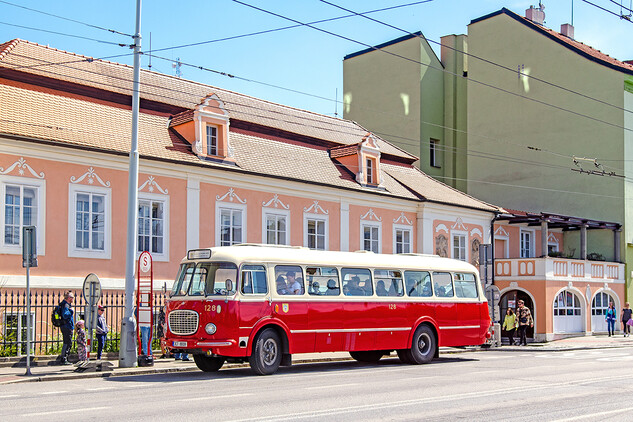 Mezinárodní den památek 2023, České Budějovice - Zlatá šedesátá aneb Autobusem k Ferusům, foto Jarmila Sajtlová