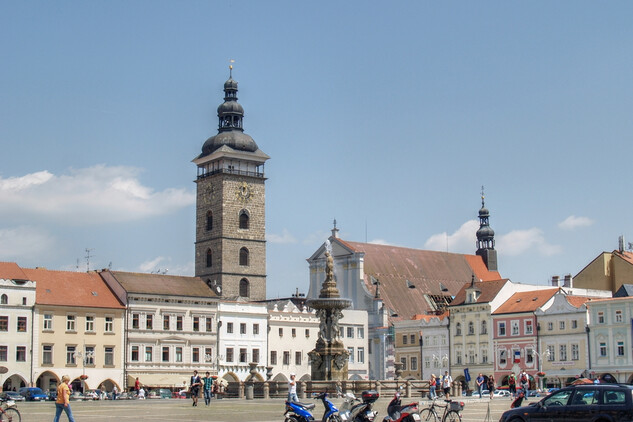 Náměstí v Českých Budějovicích se Samsonovou kašnou a Černou věží | © NPÚ ÚOP ČB