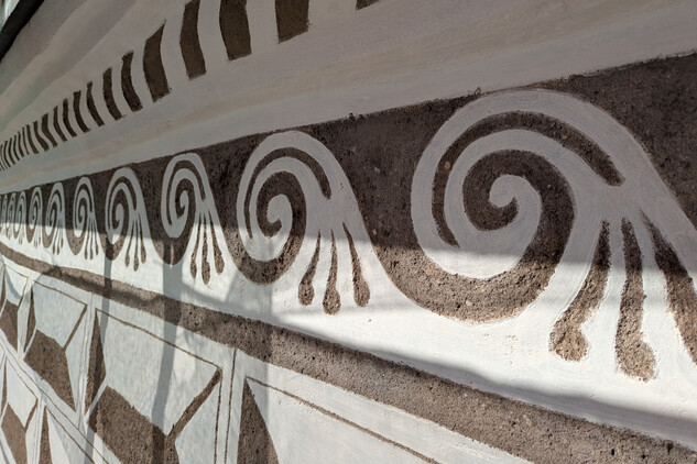 Prachatice, Husův dům, čp. 71, detail výzdoby fasády, foto L. Ourodová, NPÚ, 2025