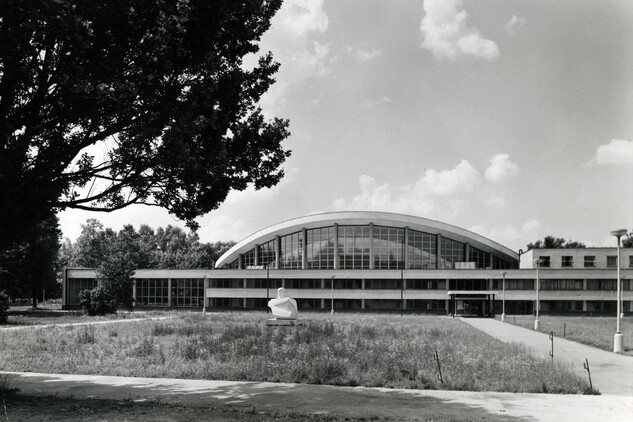 Plavecký stadion v Českých Budějovicích, 70. léta 20. století. Foto: soukromý archiv Milana Bindera. Nepodléhá Creative Commons.